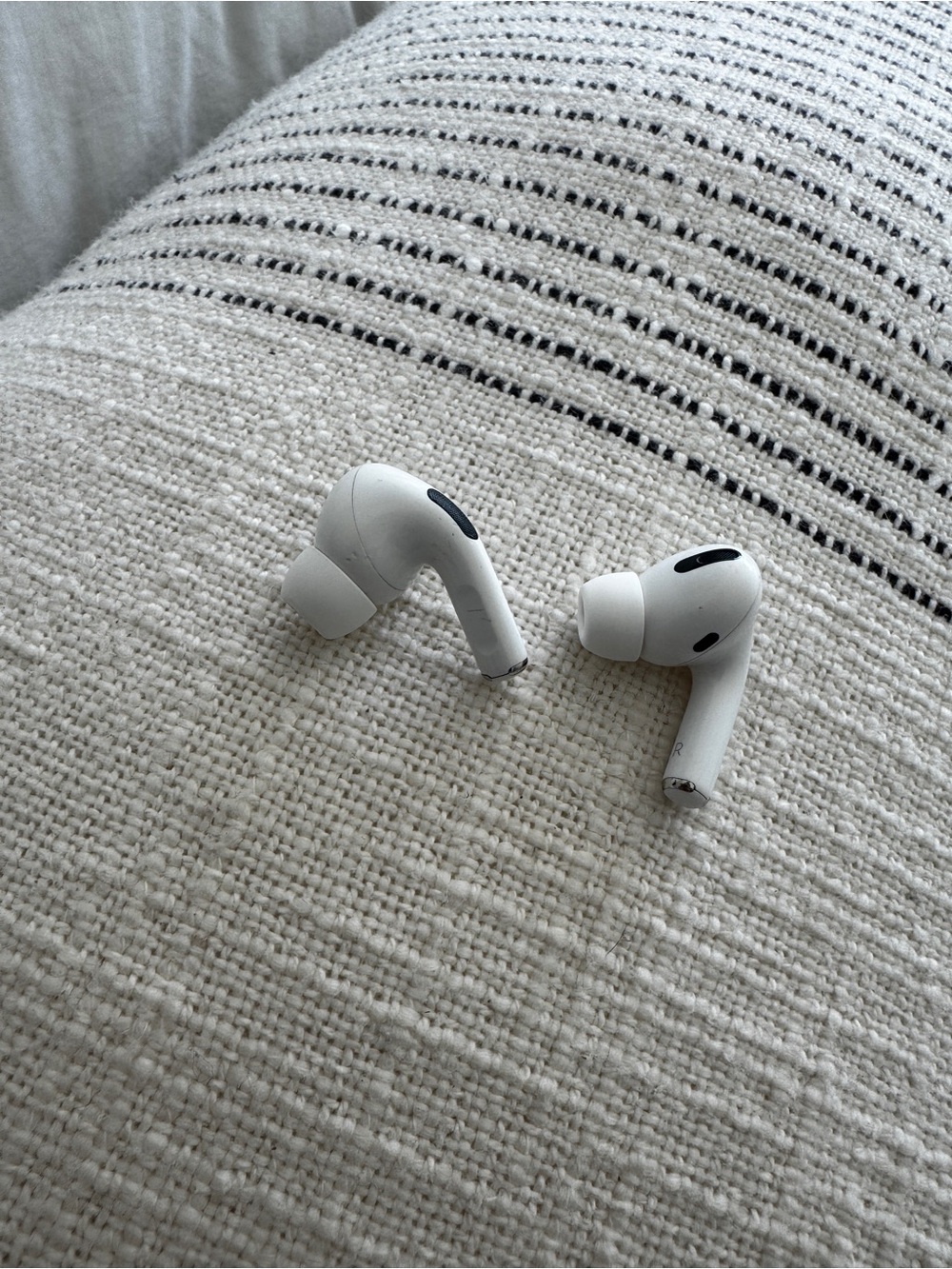 AIRPODS PRO - First Gen - Picture 6 of 7